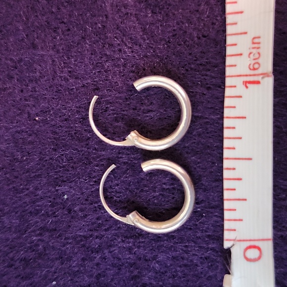 Silver hoop earrings - Picture 4 of 4